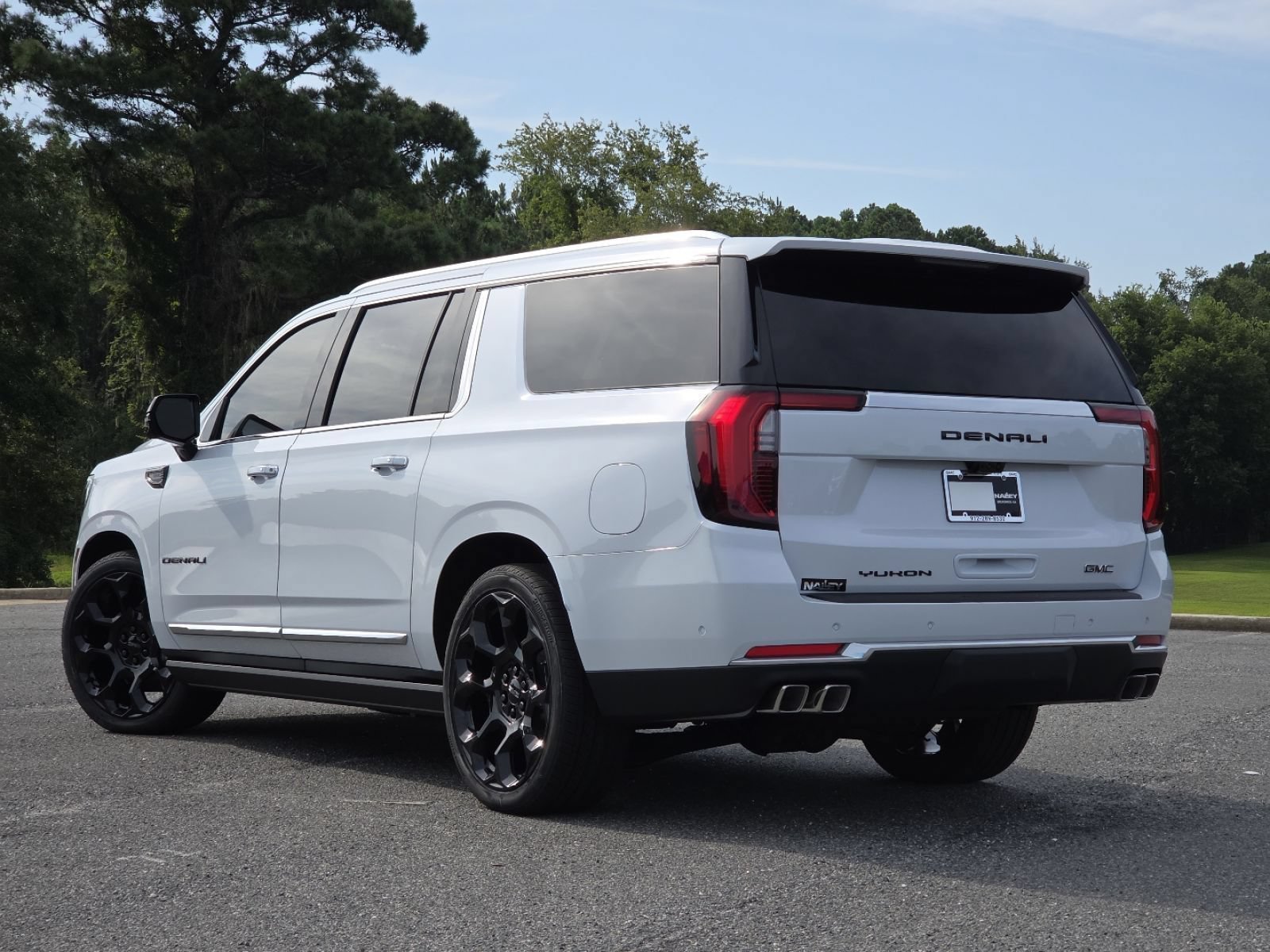 New 2026 GMC Yukon XL Denali w/ Denali Reserve Package AWD/4WD image 23