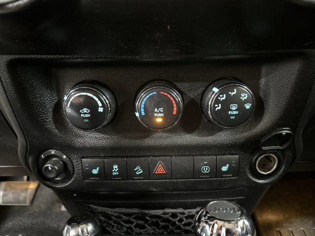 Used 2014 Jeep Wrangler Sahara w/ Connectivity Group AWD/4WD image 21