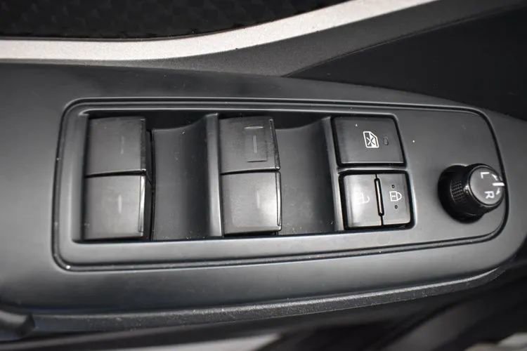 Used 2020 Toyota C-HR LE FWD image 21