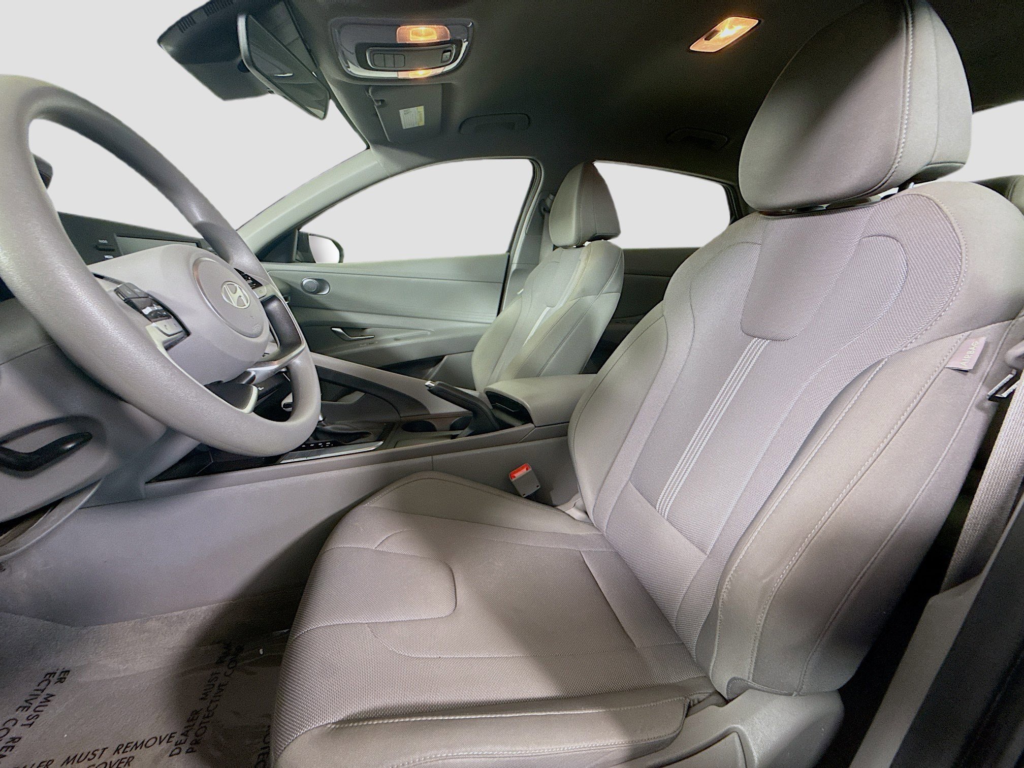 Used 2025 Hyundai Elantra SE image 21