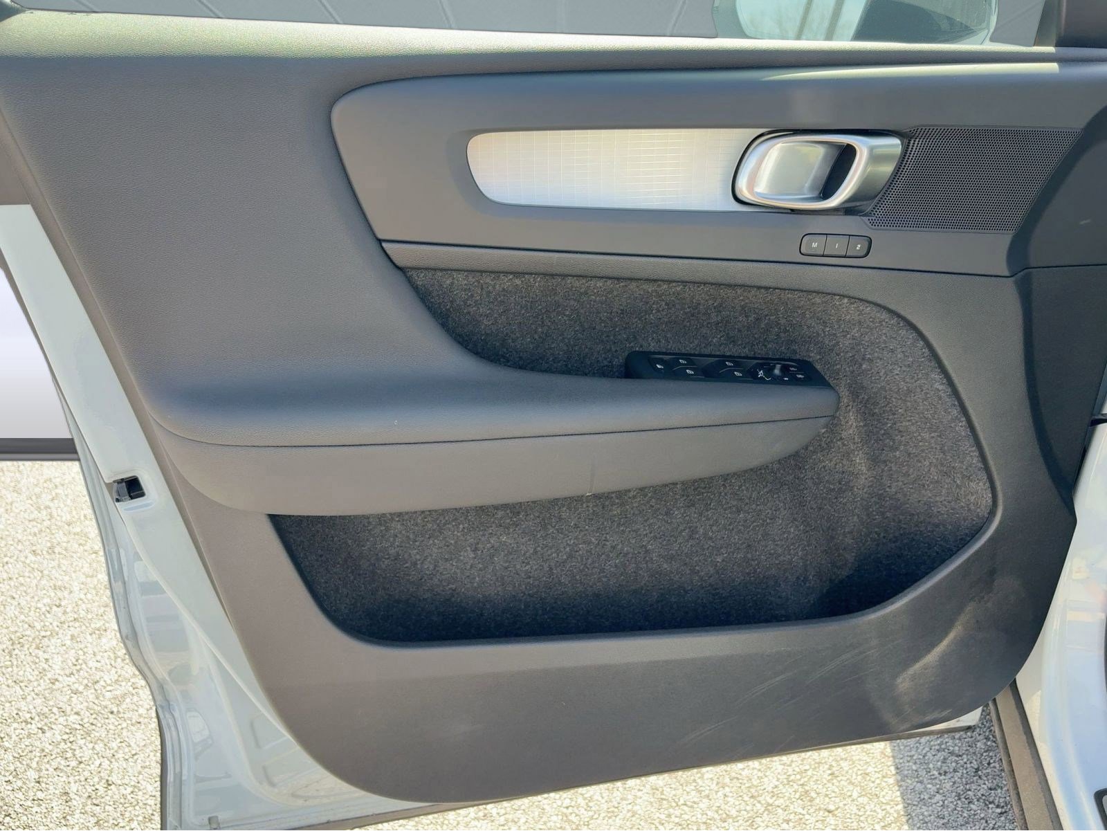 Certified 2024 Volvo XC40 B5 Core image 19