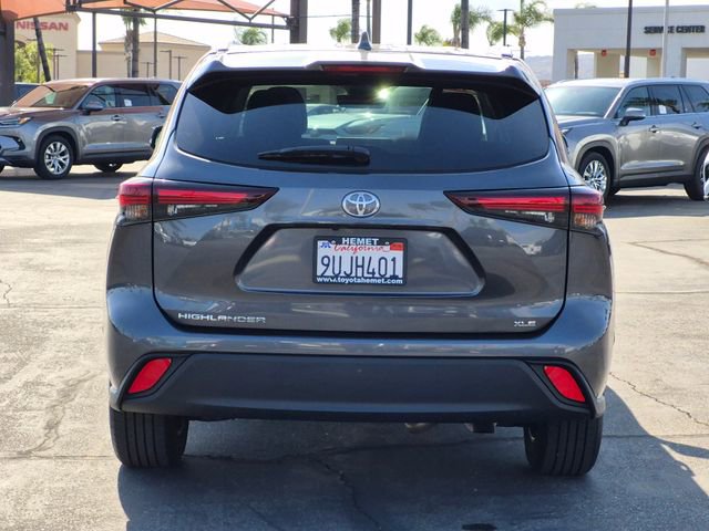 Used 2025 Toyota Highlander XLE FWD image 7