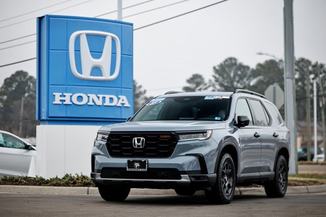 Certified 2025 Honda Pilot TrailSport