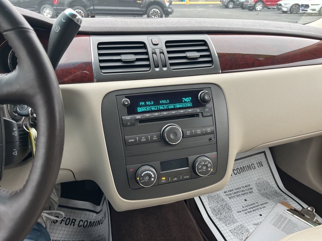 Used 2009 Buick Lucerne CXL image 16
