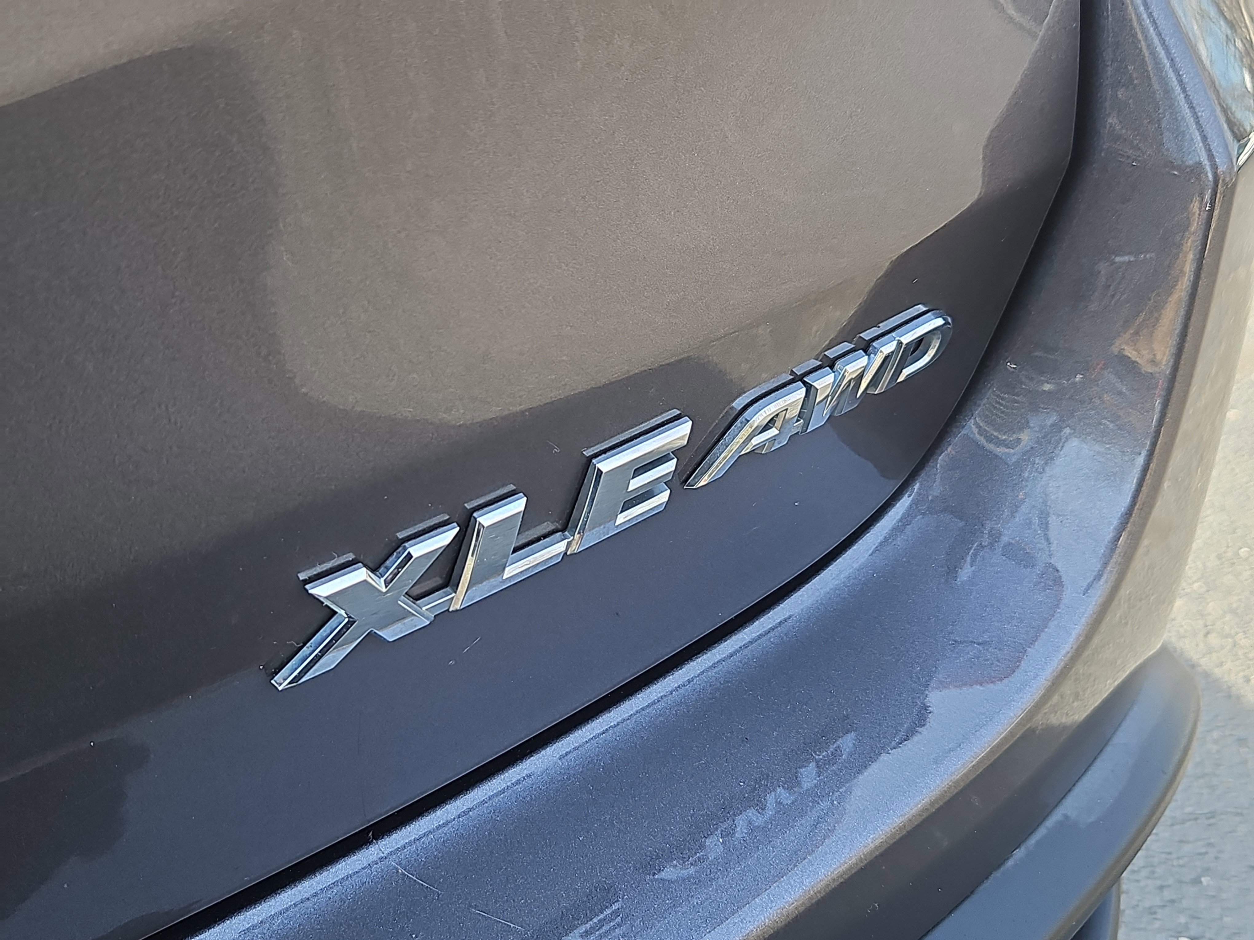 Used 2017 Toyota Highlander XLE w/ Carpet Mat Package image 5