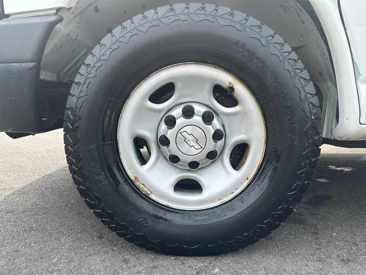 Used 2015 Chevrolet Express 2500 image 9