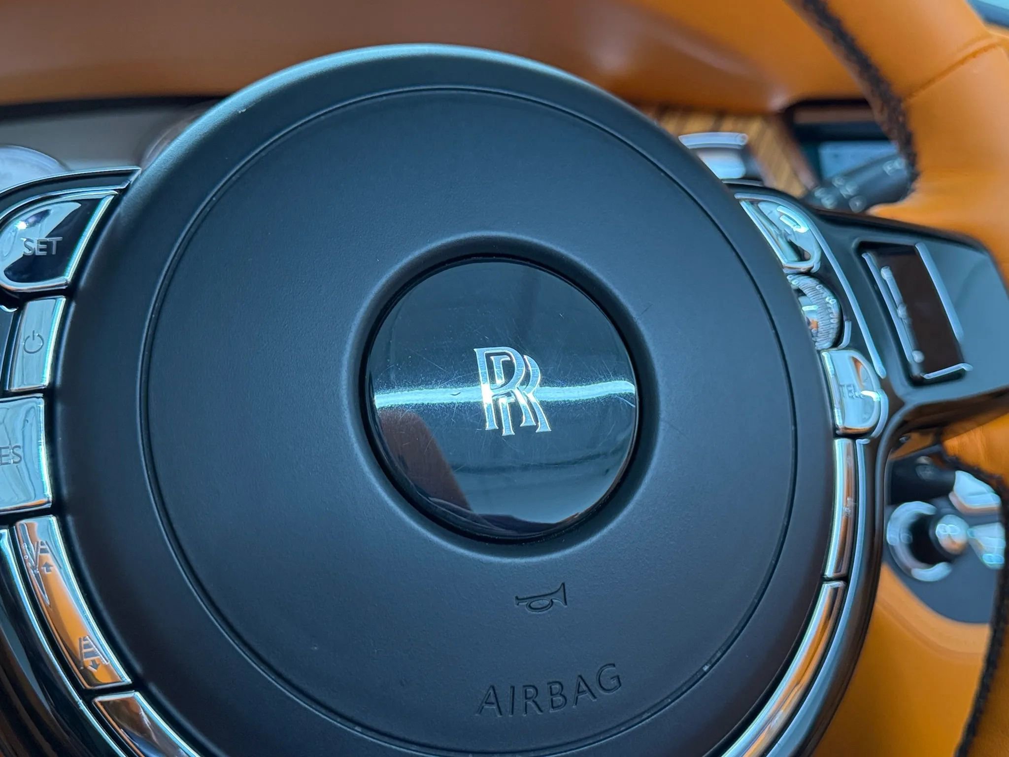 Used 2017 Rolls-Royce Dawn image 27