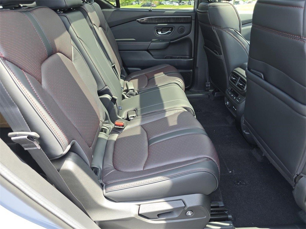 New 2025 Honda Pilot Black Edition image 24