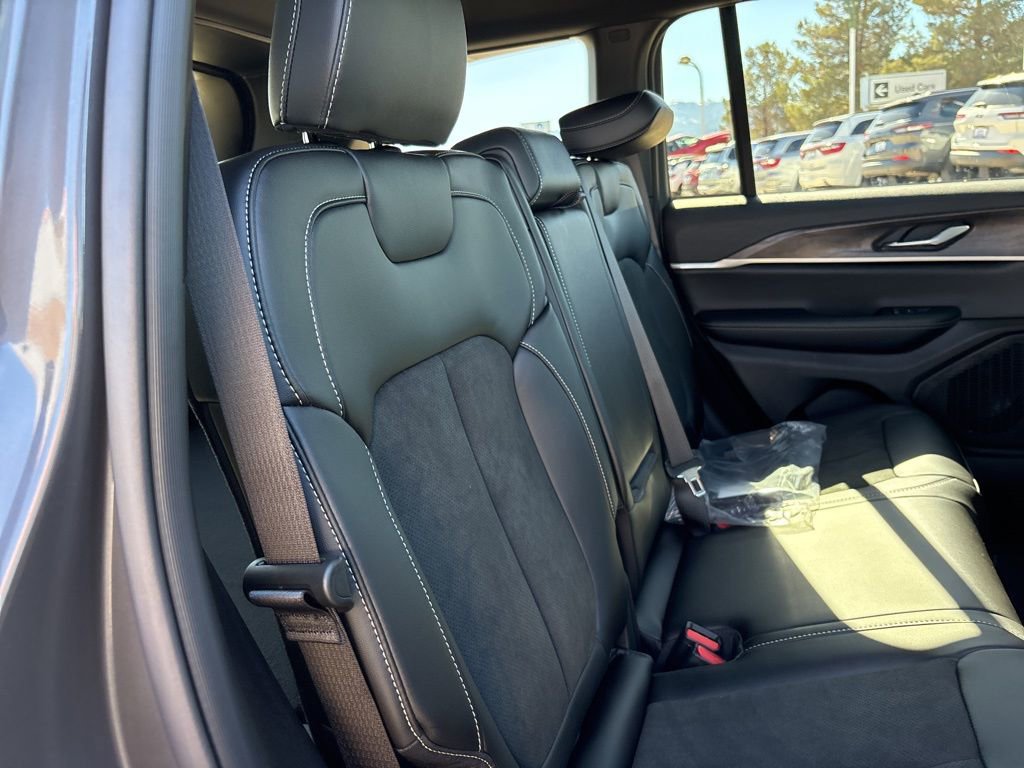 New 2026 Jeep Grand Cherokee Altitude AWD/4WD image 22