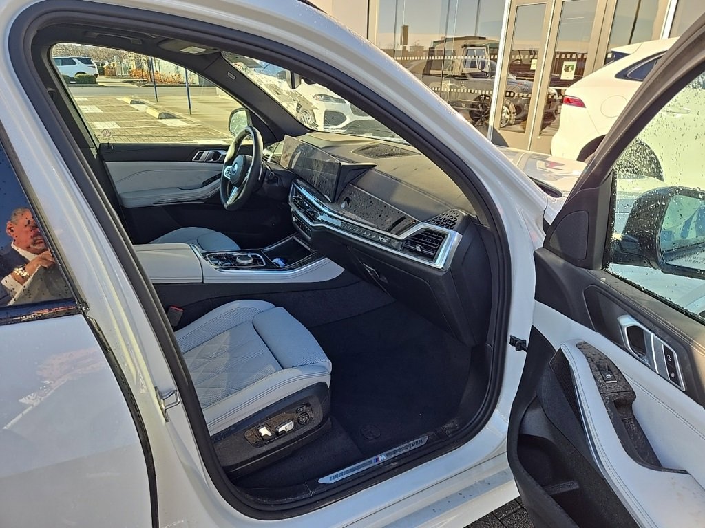 Used 2025 BMW X5 xDrive50e w/ M Sport Package image 19