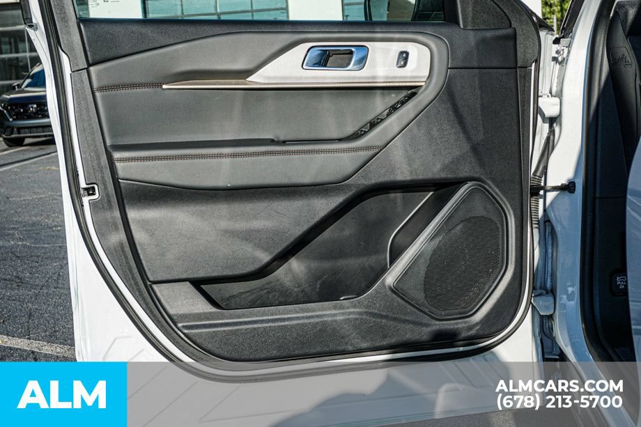 Used 2025 Ford Explorer Active RWD image 49