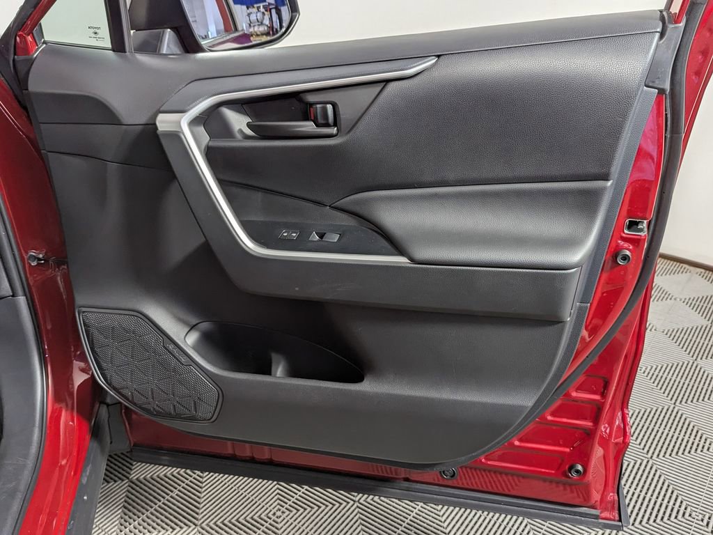 Certified 2025 Toyota RAV4 LE image 29
