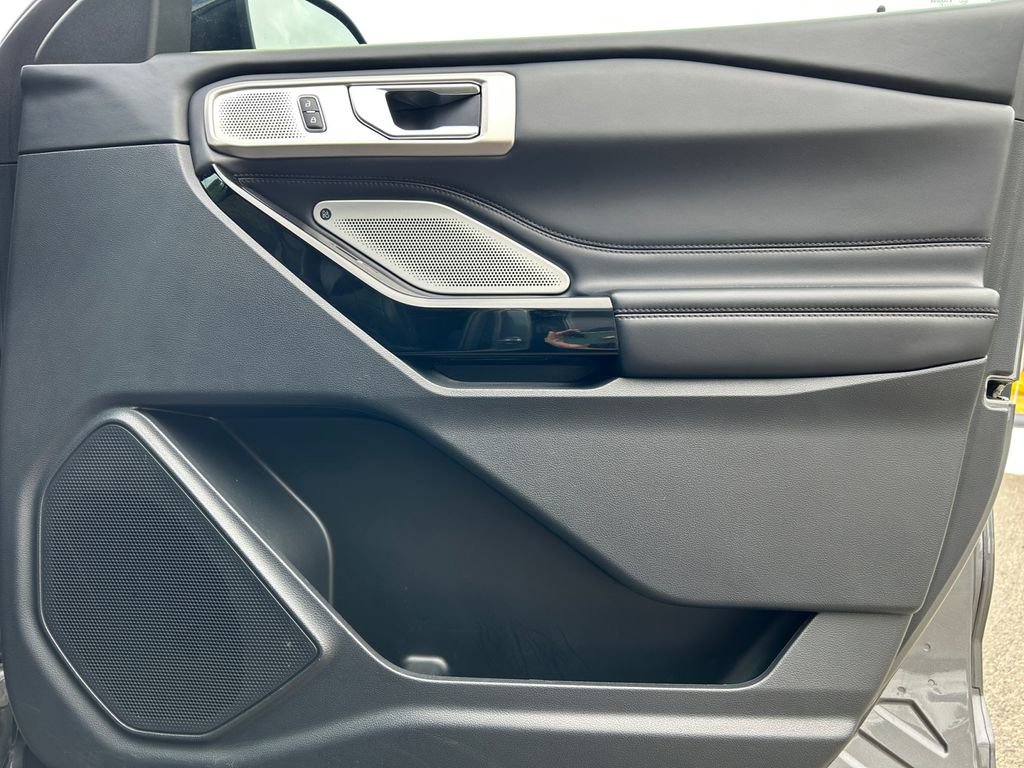 Used 2021 Ford Explorer Platinum w/ Equipment Group 601A image 25