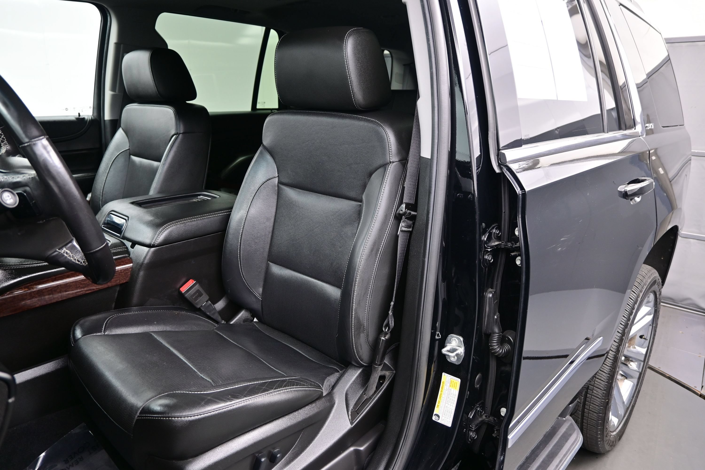 Used 2019 GMC Yukon SLT w/ Premium Edition AWD/4WD image 12