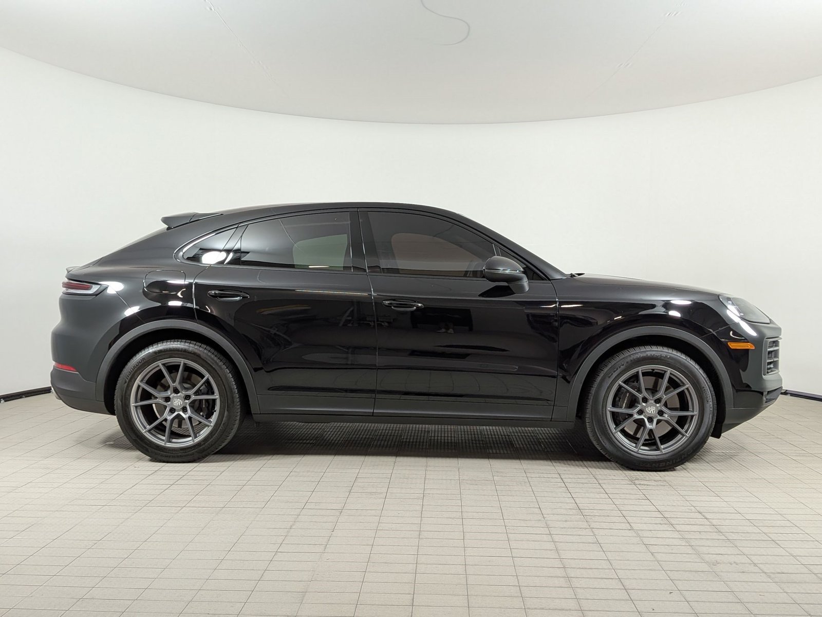 Certified 2024 Porsche Cayenne Coupe AWD/4WD image 8