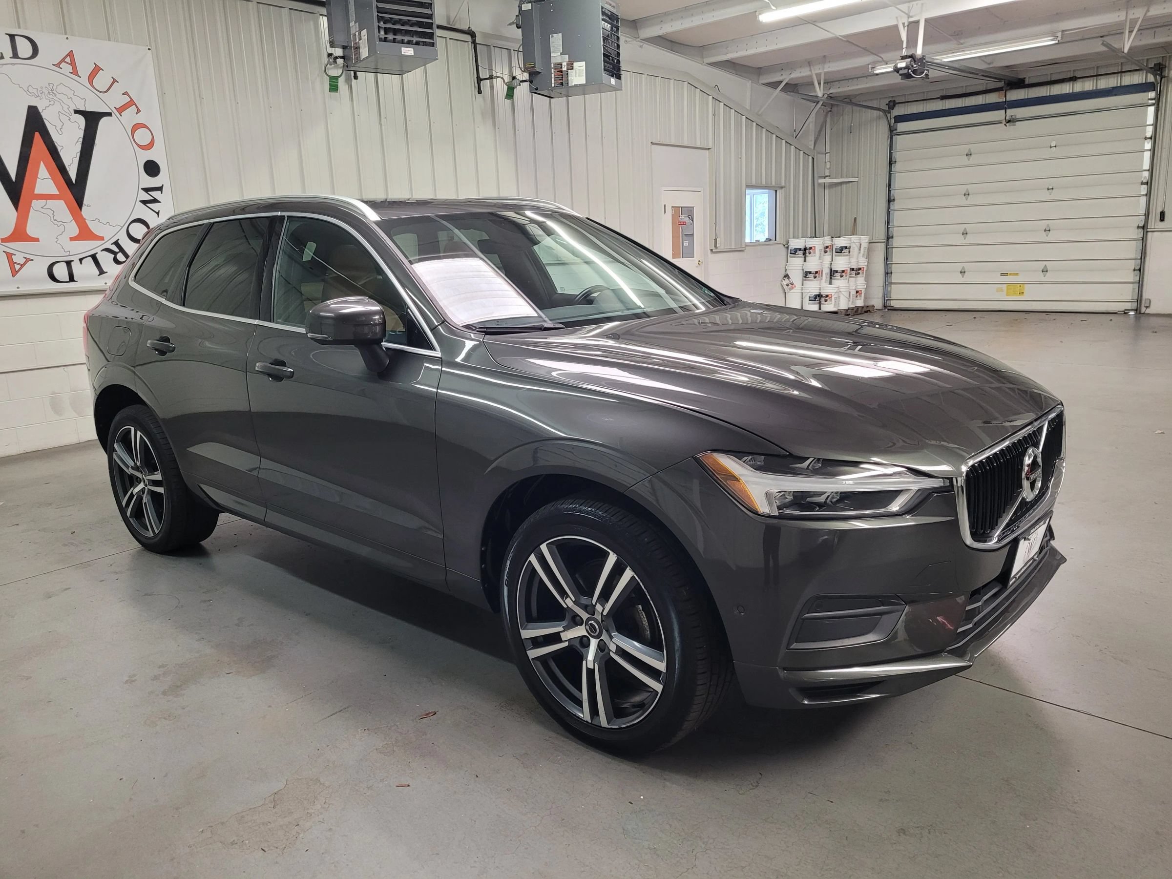 Used 2018 Volvo XC60 T5 Momentum w/ Vision Package AWD/4WD image 10