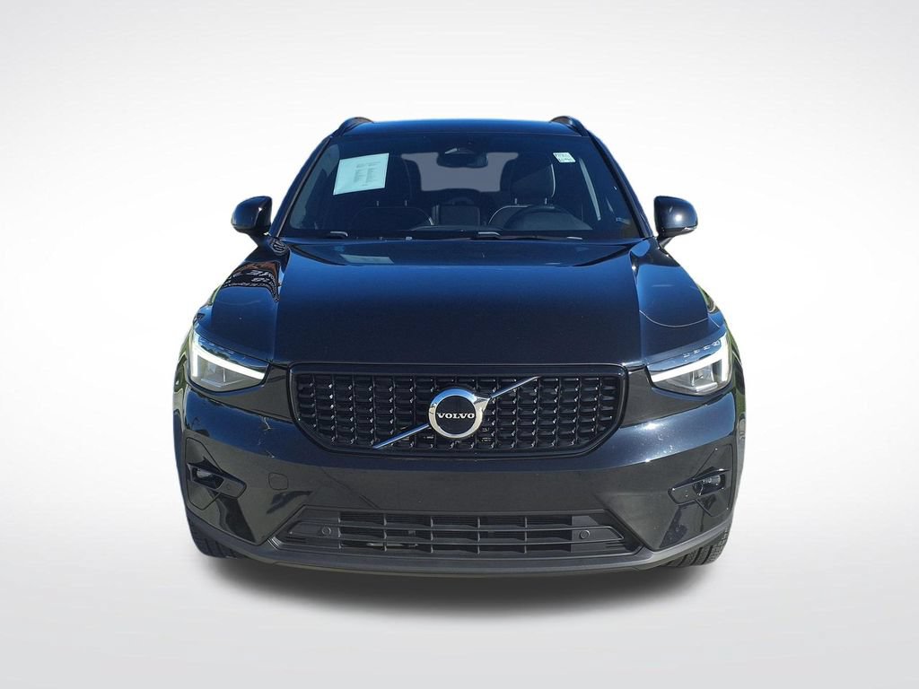 Certified 2023 Volvo XC40 B5 Plus w/ Climate Package AWD/4WD image 2