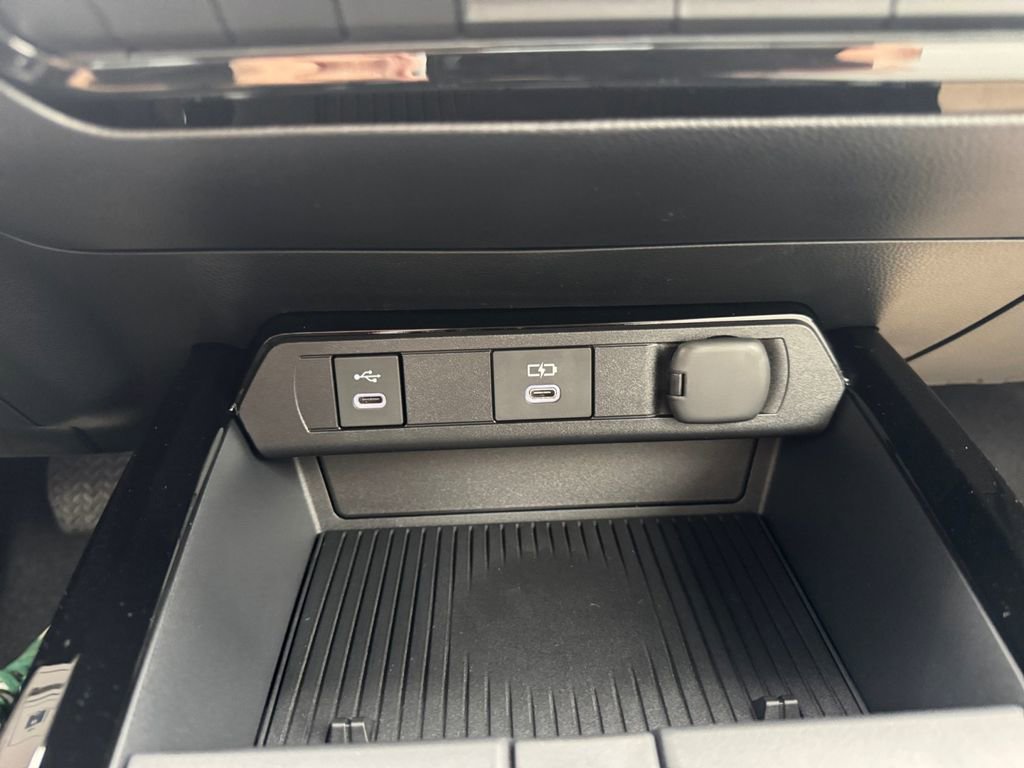 New 2025 Toyota Prius XLE image 29