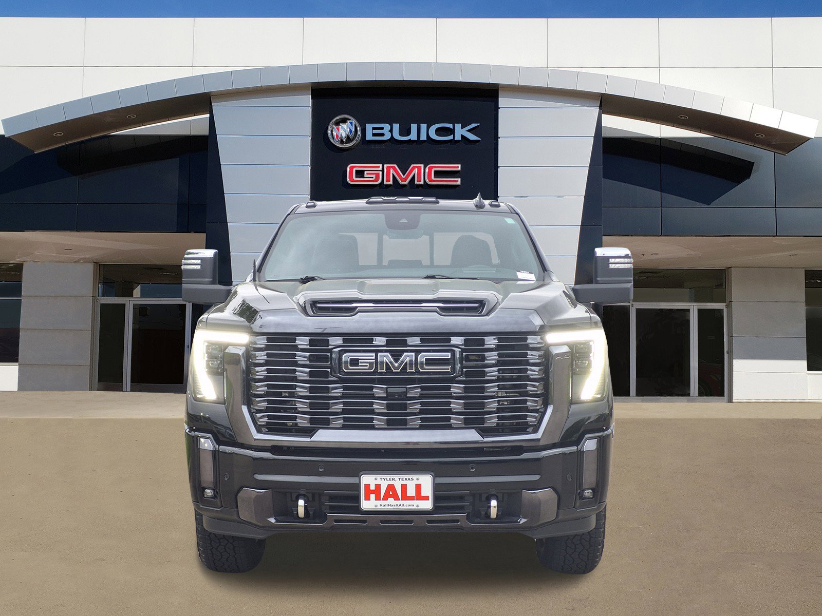 Used 2024 GMC Sierra 2500 Denali Ultimate w/ Max Trailering Package AWD/4WD image 3