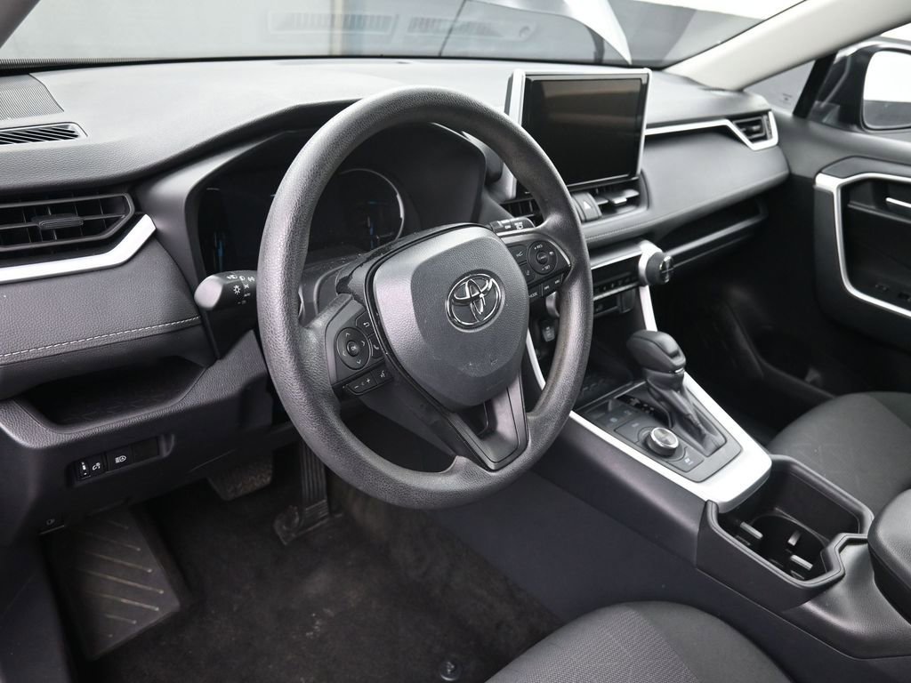 Used 2025 Toyota RAV4 XLE image 45