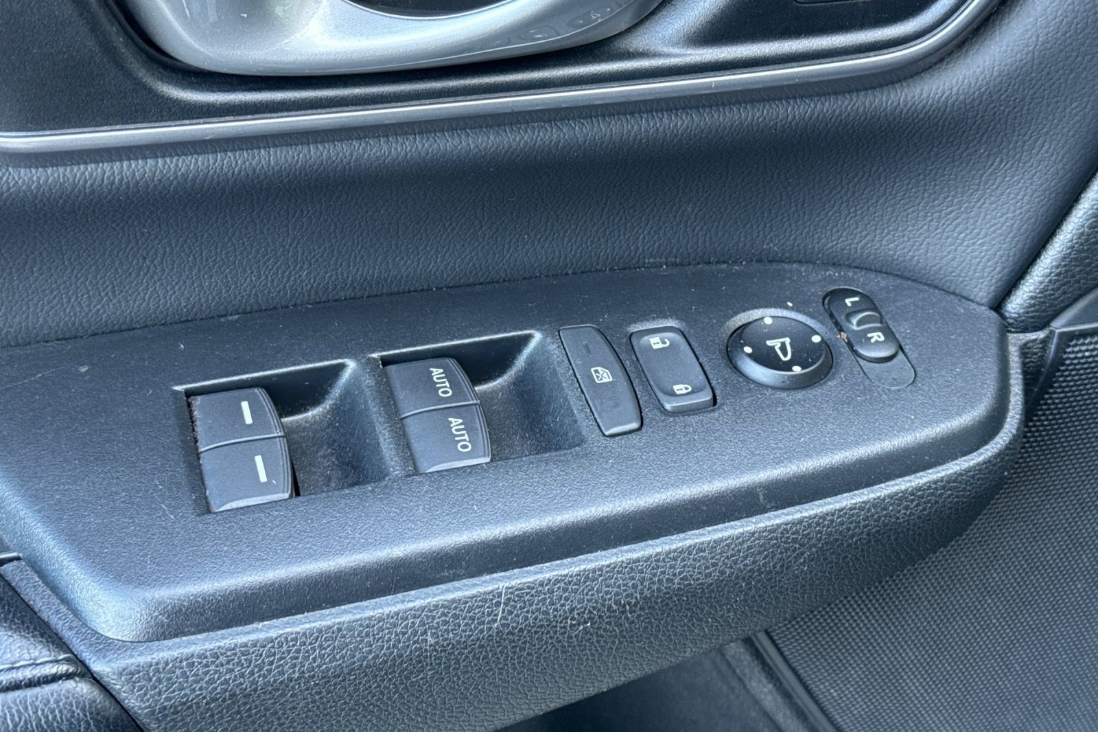 Used 2017 Honda CR-V EX-L image 14