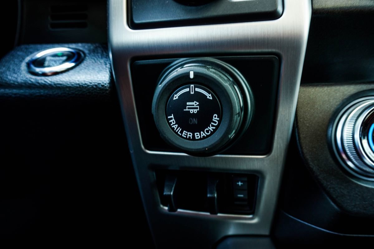 Used 2019 Ford F150 Platinum w/ Equipment Group 701A Luxury image 30