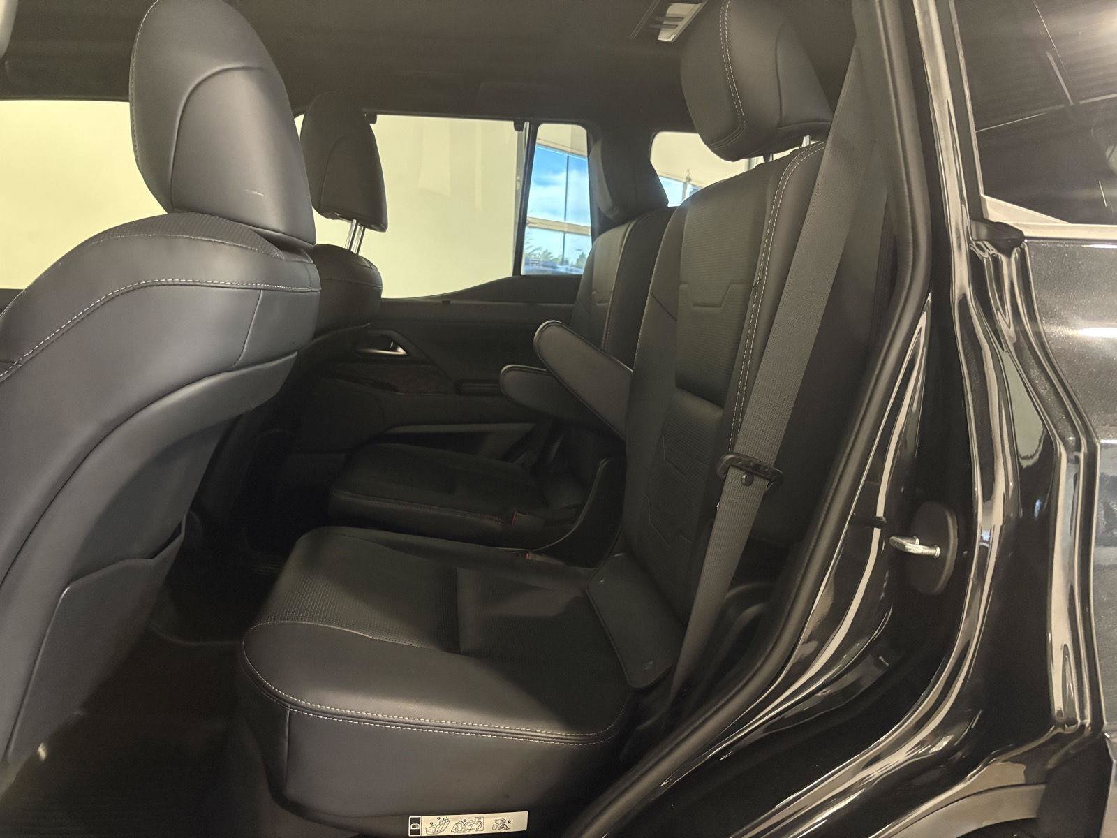 Used 2025 Lexus GX 550 w/ Accessory Package (2T) AWD/4WD image 26