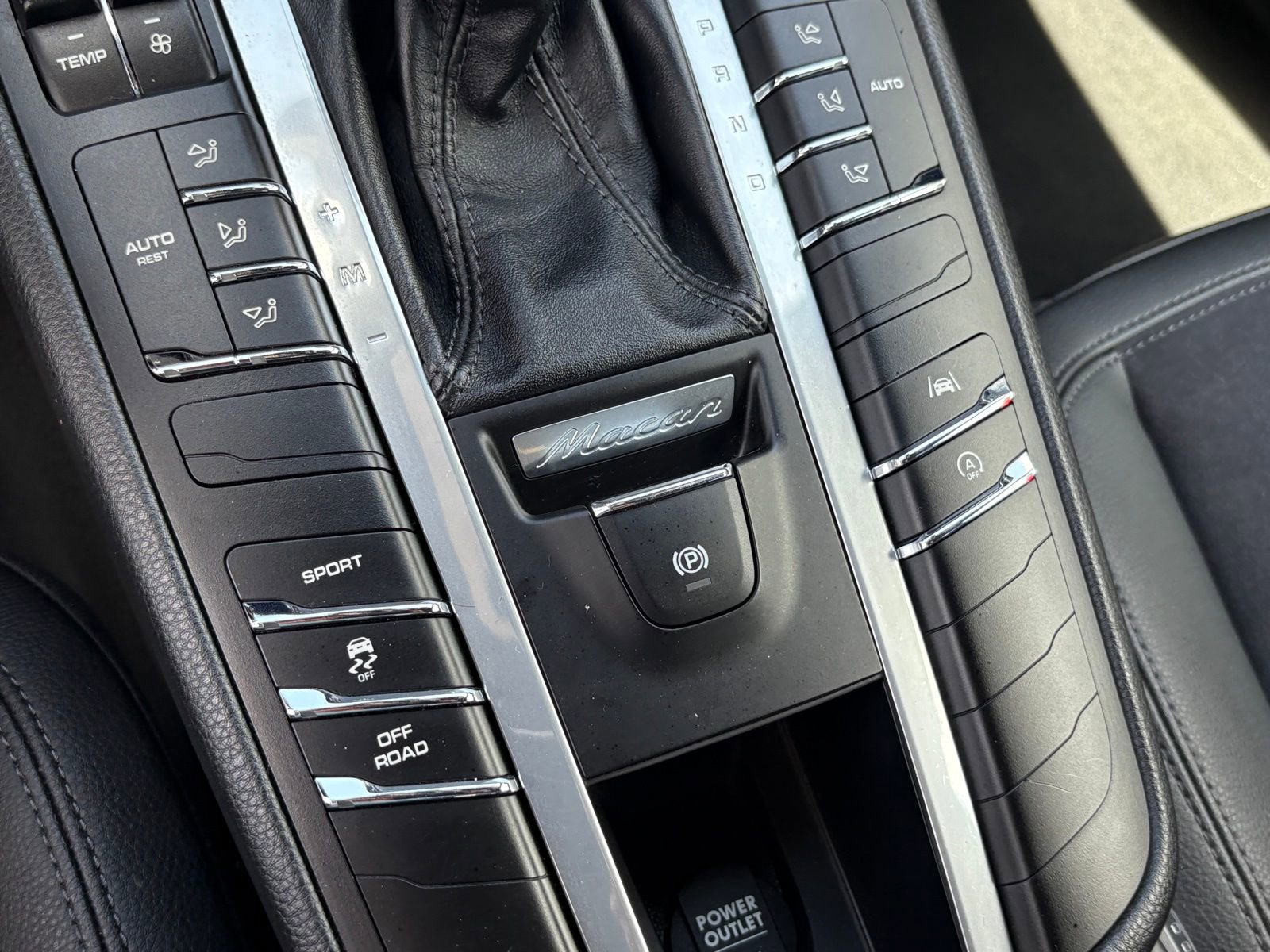 Used 2020 Porsche Macan image 23