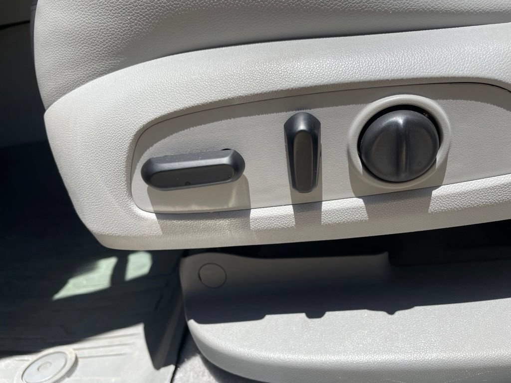 Used 2019 GMC Acadia SLT FWD image 18