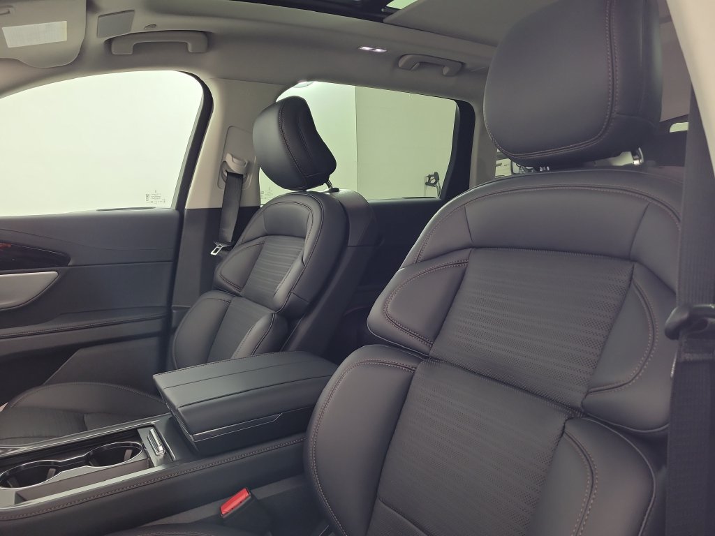 New 2026 Lincoln Nautilus Reserve AWD/4WD image 13