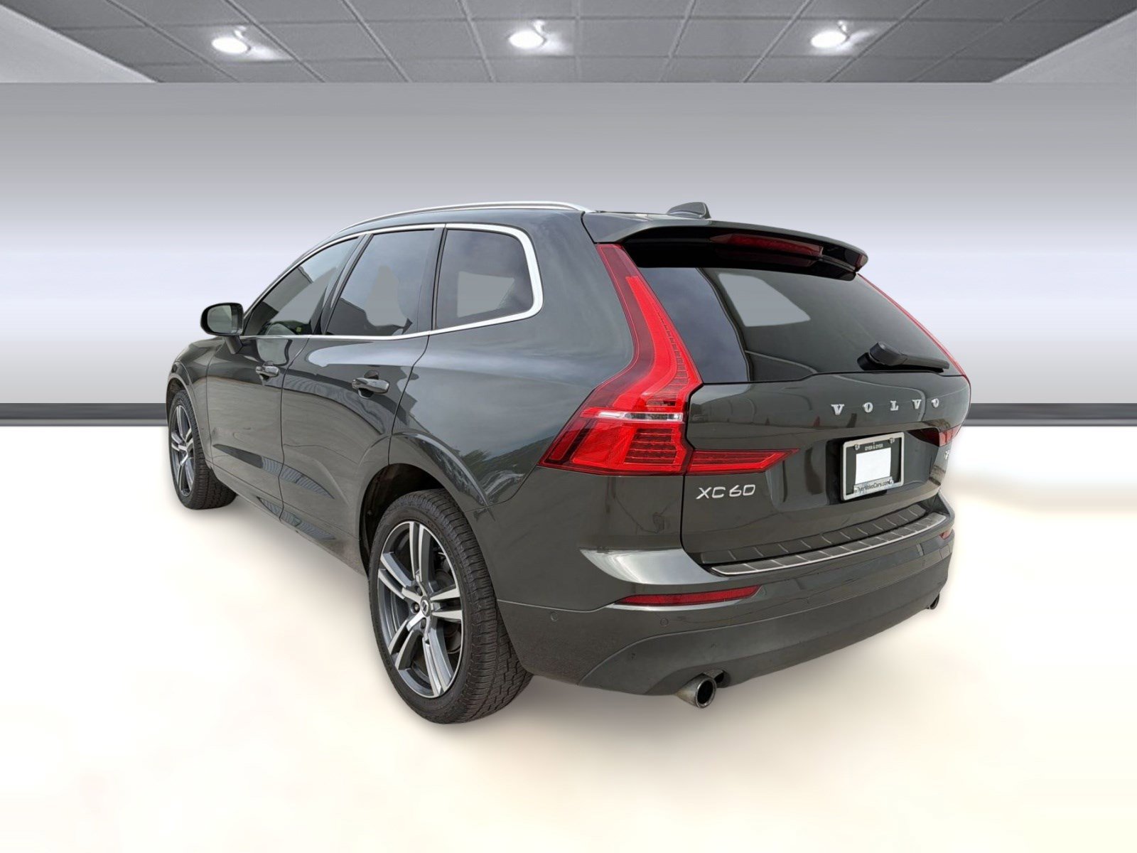 Used 2019 Volvo XC60 T5 Momentum w/ Premium Package image 3