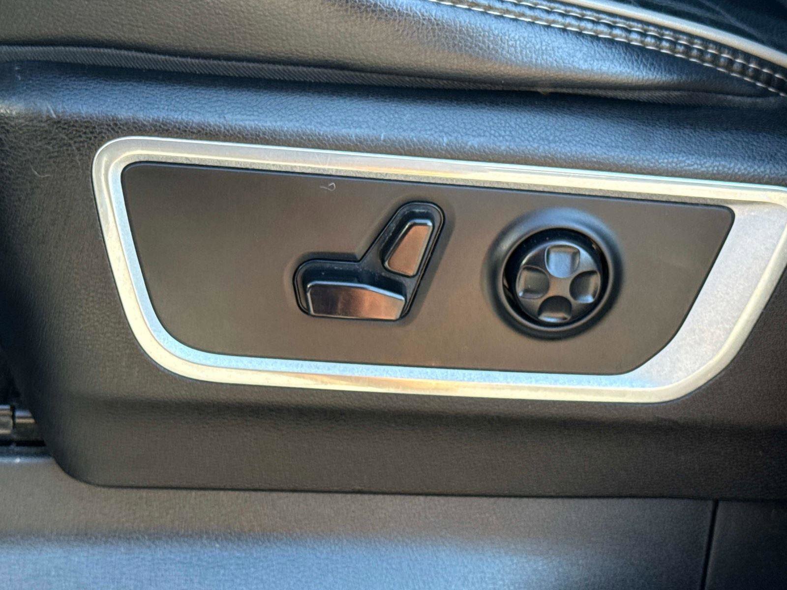 Used 2019 RAM 1500 Laramie AWD/4WD image 19