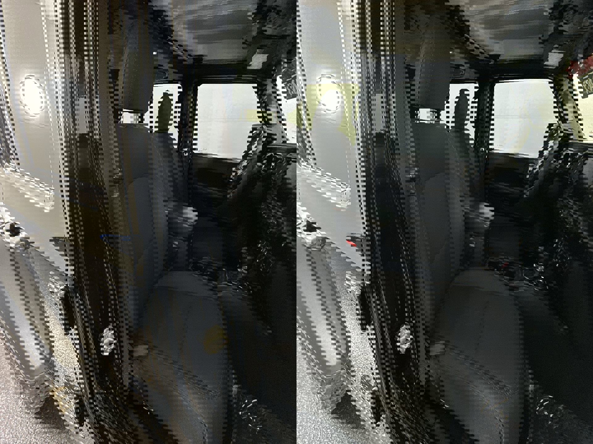 Used 2023 Jeep Wrangler Unlimited w/ Cold Weather Group image 31