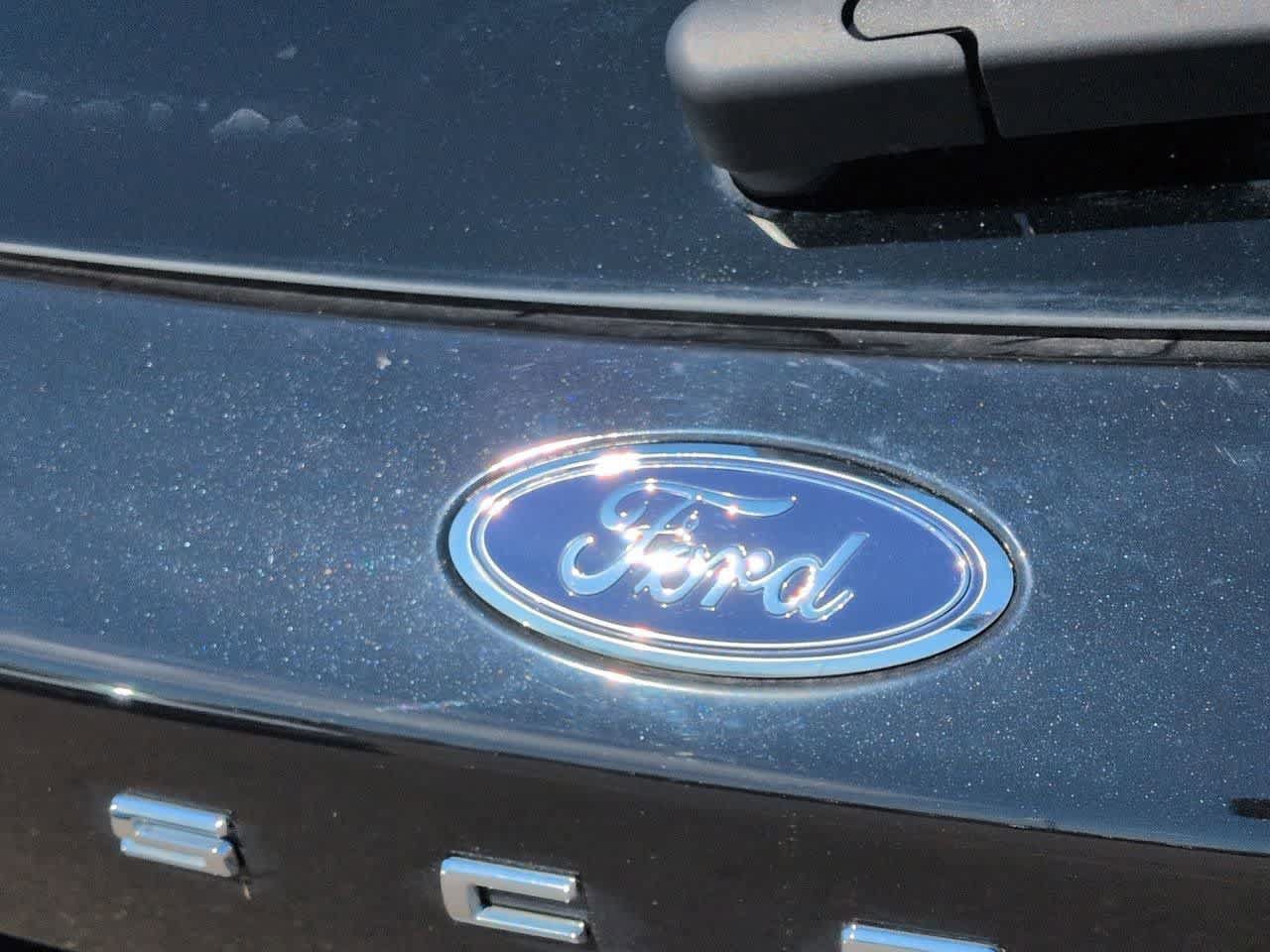 Used 2022 Ford Escape Titanium w/ Class II Trailer Tow Package AWD/4WD image 11
