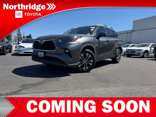 Used 2023 Toyota Highlander XLE FWD image 3