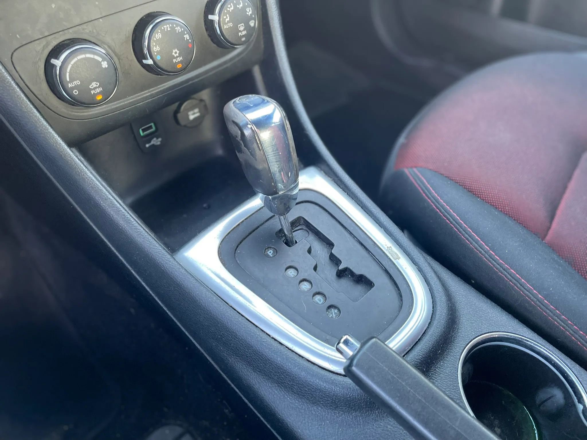 Used 2011 Dodge Avenger FWD image 19