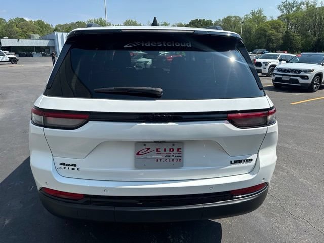 Used 2023 Jeep Grand Cherokee Limited w/ Black Appearance Package AWD/4WD image 11