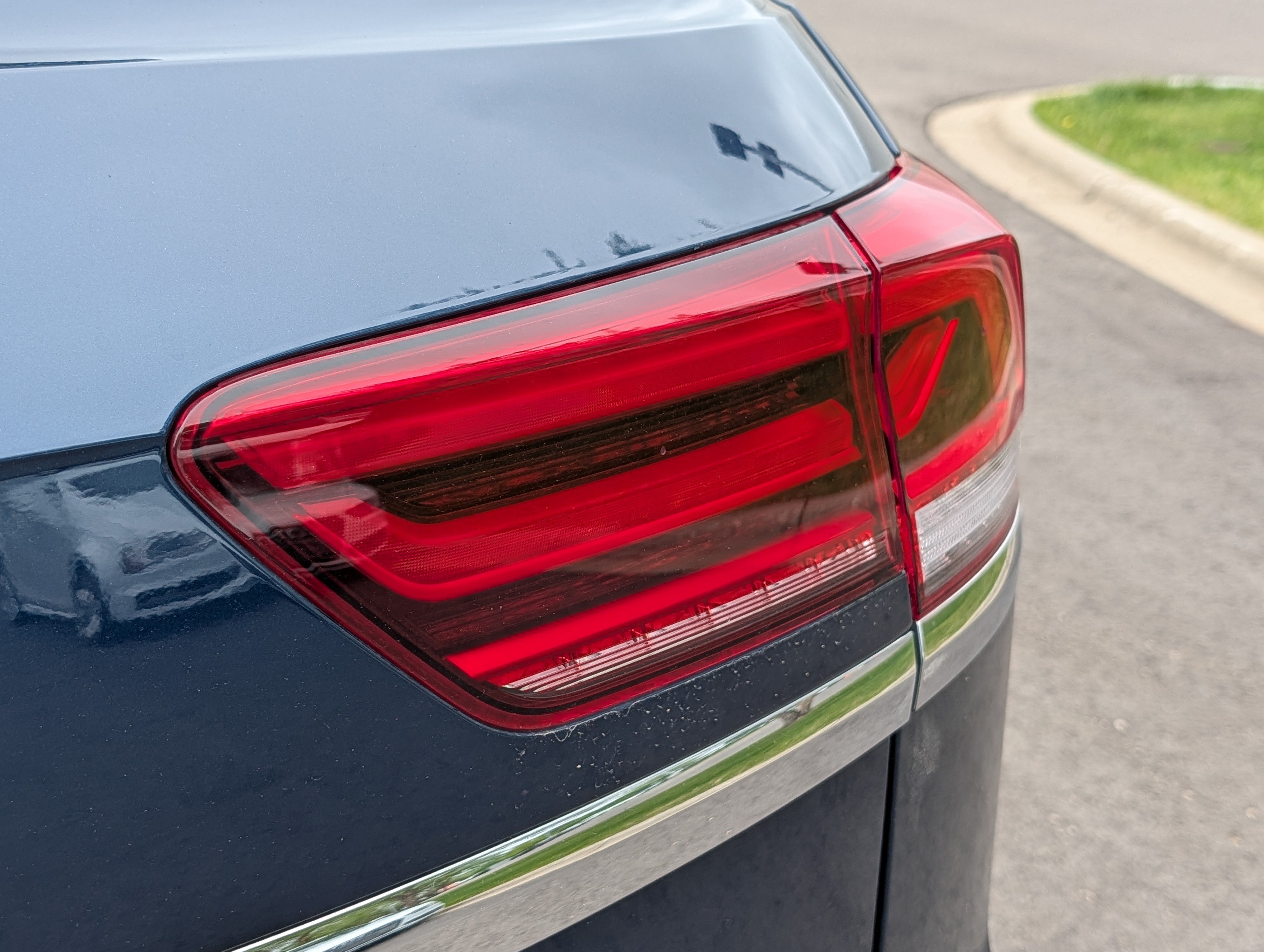 Certified 2023 Volkswagen Atlas Cross Sport SE w/ Panoramic Sunroof Package AWD/4WD image 17