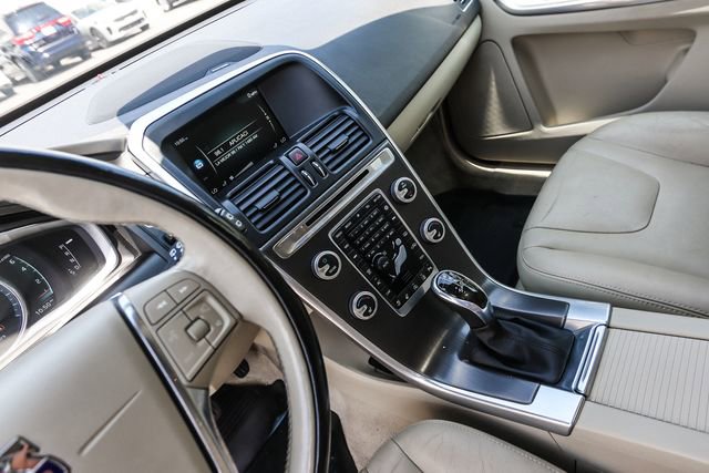 Used 2016 Volvo XC60 T5 Platinum FWD image 16
