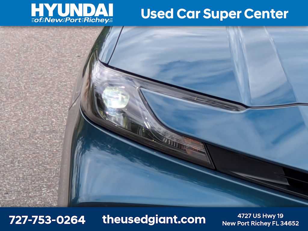 Used 2025 Toyota Camry SE FWD image 9