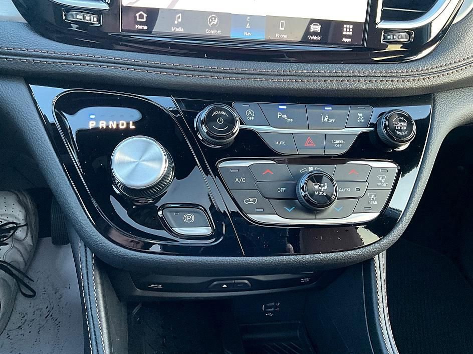 New 2026 Chrysler Pacifica Pinnacle w/ Trailer Tow Group image 27