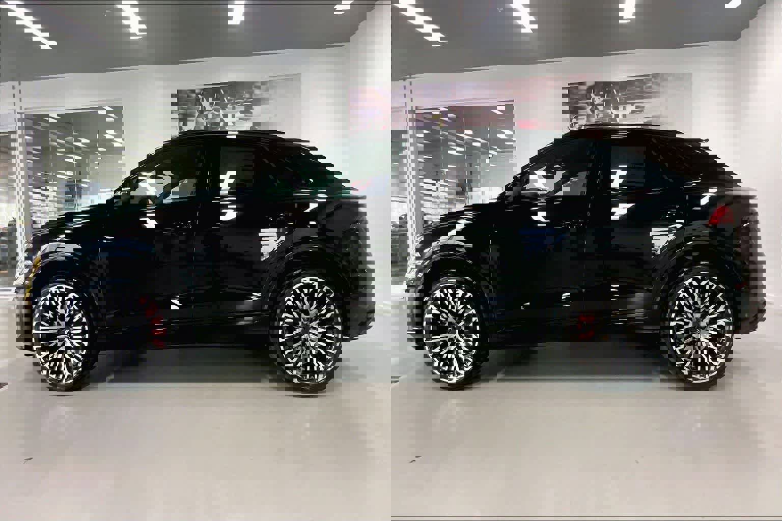 New 2026 Audi SQ8 Prestige image 3