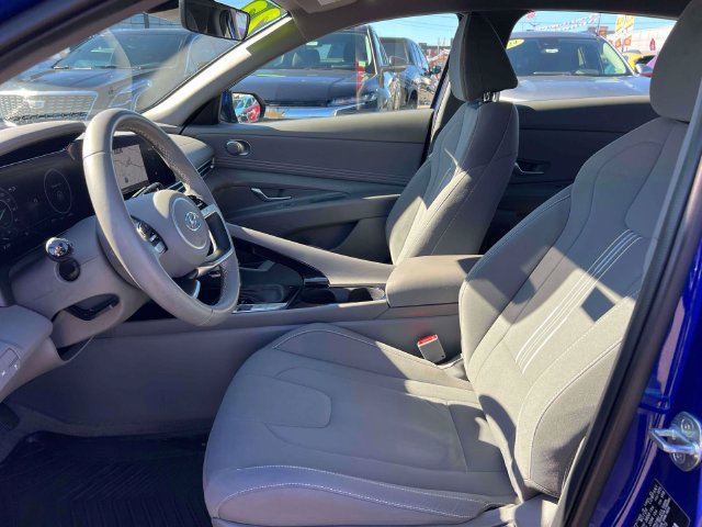Used 2023 Hyundai Elantra SEL w/ Convenience Package FWD image 15