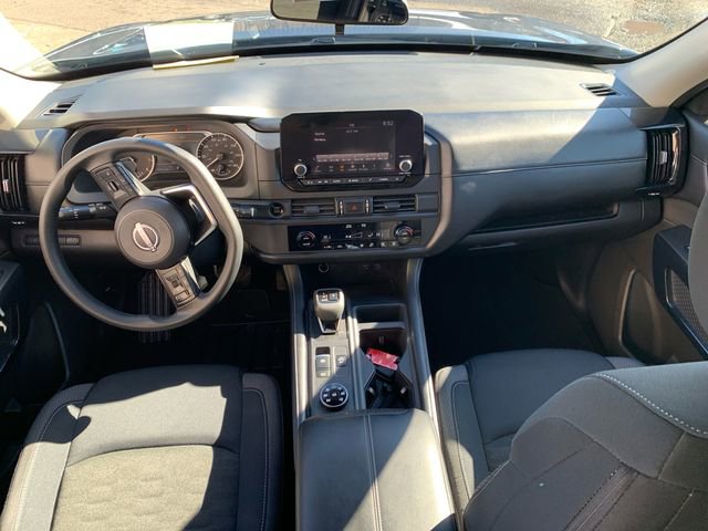 Used 2025 Nissan Pathfinder S image 19