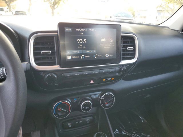 Used 2023 Hyundai Venue SE image 22