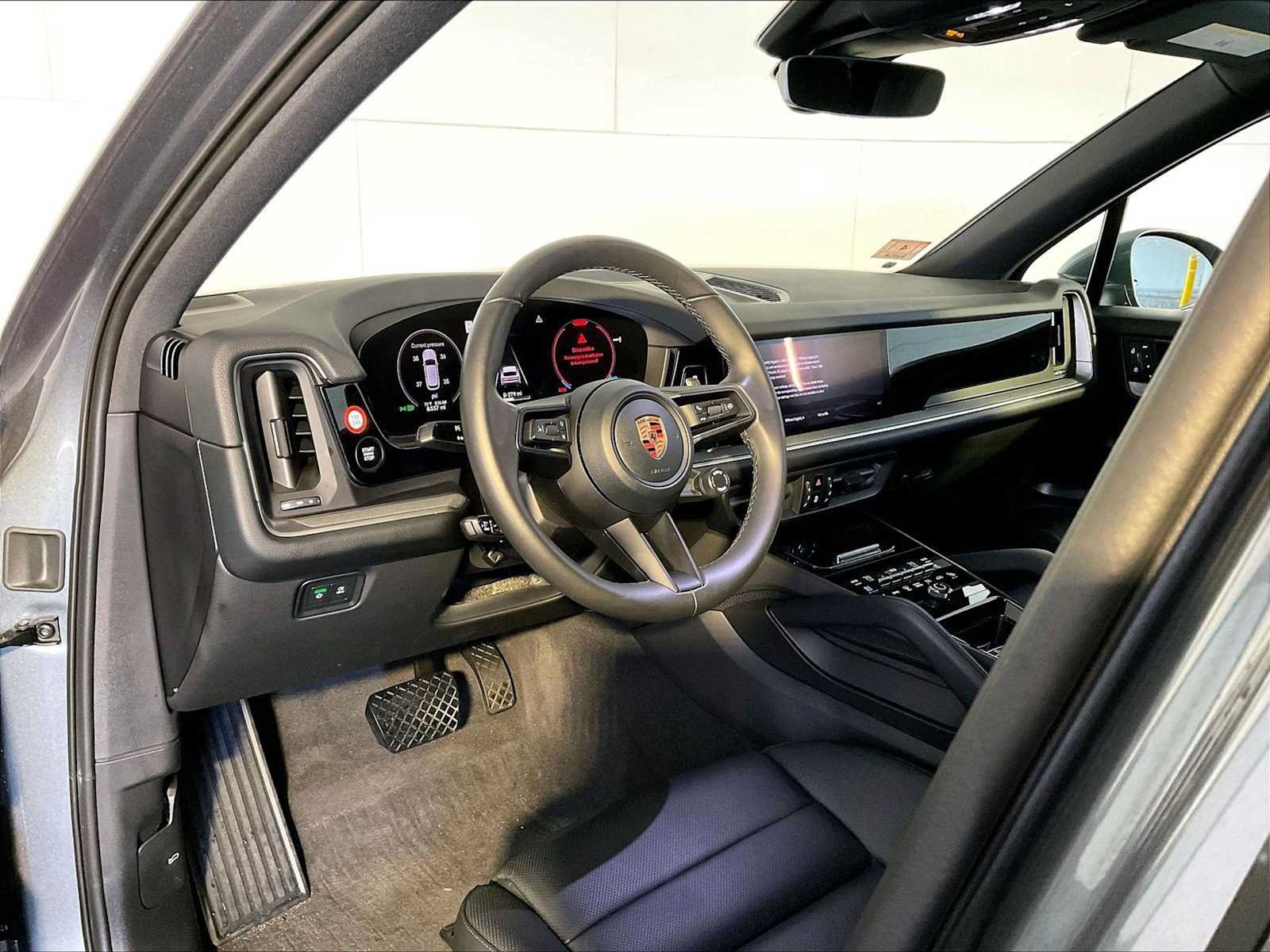 Certified 2026 Porsche Cayenne AWD/4WD image 4