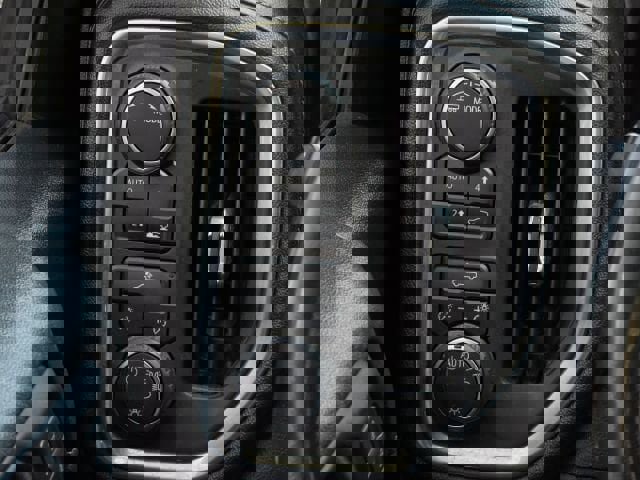 Used 2020 Chevrolet Silverado 1500 LT w/ Convenience Package image 18