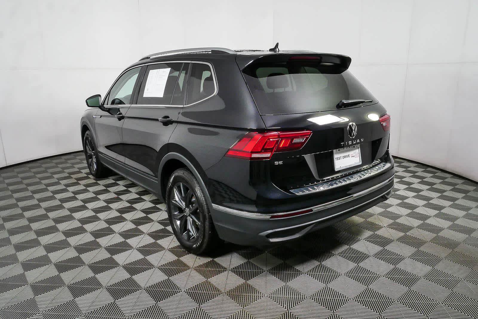 Certified 2024 Volkswagen Tiguan SE FWD image 26