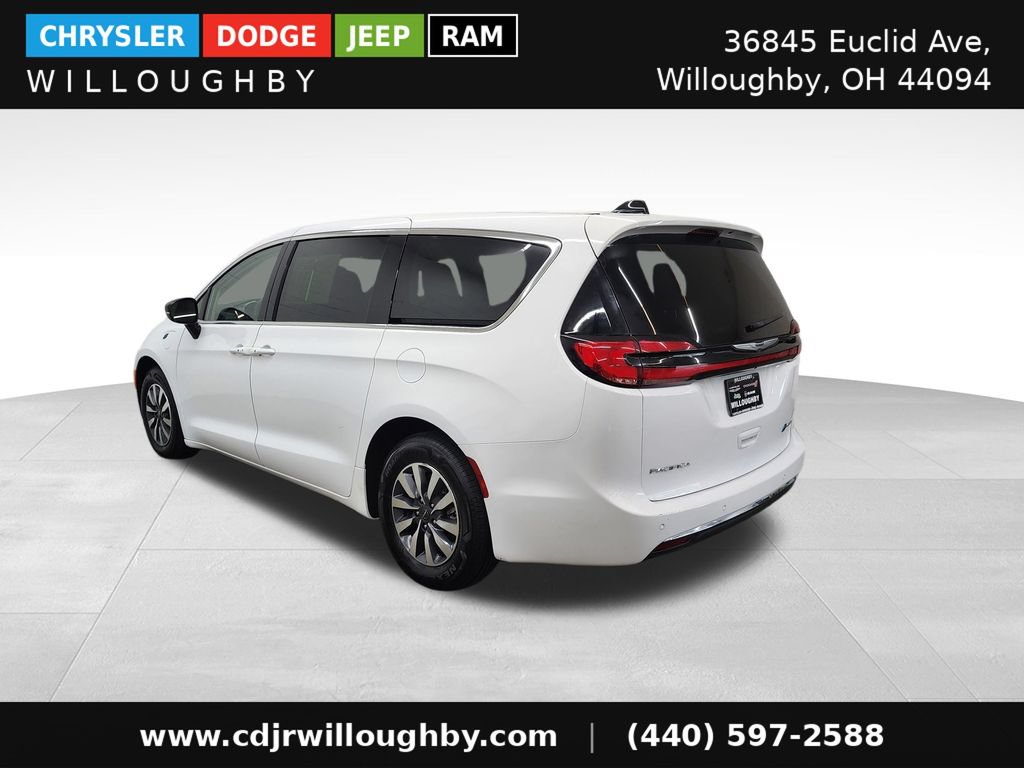 Used 2024 Chrysler Pacifica Limited FWD image 7