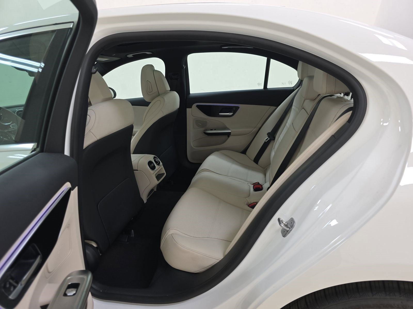 Used 2025 Mercedes-Benz C 300 Sedan image 9